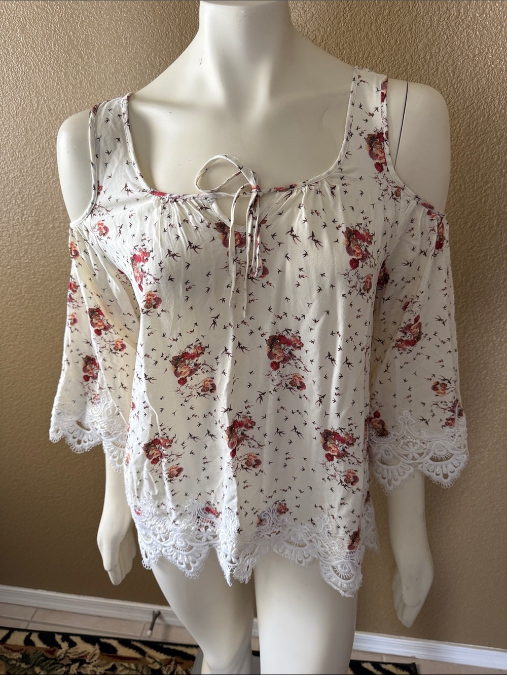 i jeans by Buffalo Cream Floral Cold-Shoulder Lace-Trim Top
